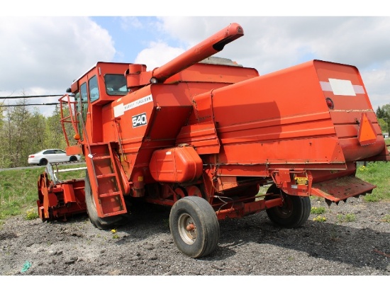 Massey Ferguson 540 Combine with 13' & 15' Flex Heads - Works Great