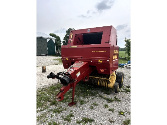 New Holland 644 Auto-Wrap Round Baler