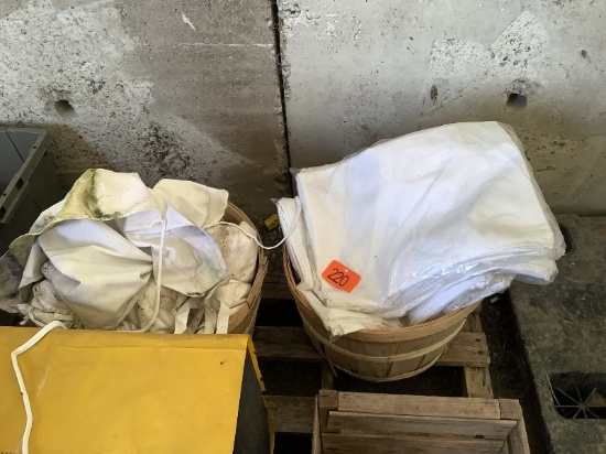 Aprons & Linens