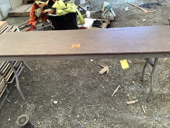 2 Folding Tables