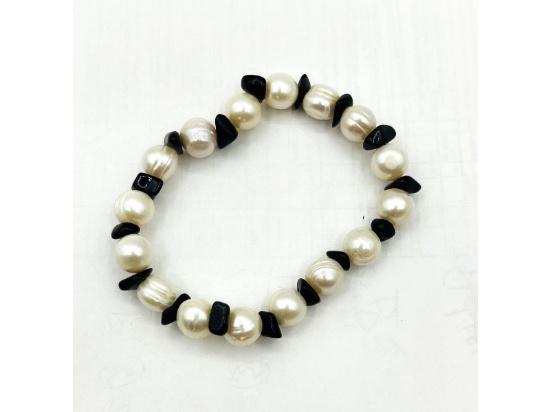 Freshwater Pearl 9-10mm and Black Onyx Beads Bracelet