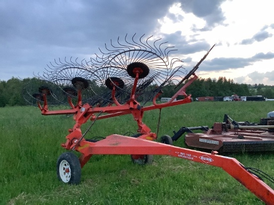 Kuhn SR112 Wheel Rake