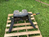 Curt Q16 5th Wheel Hitch - Like New