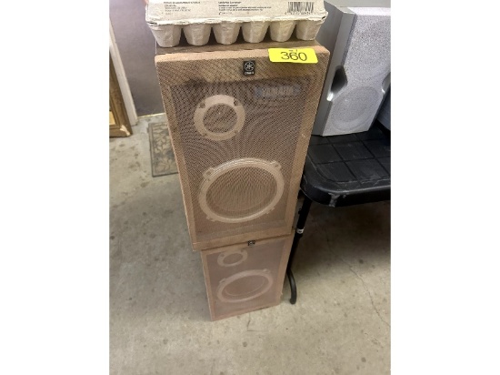2 Yamaha Speakers