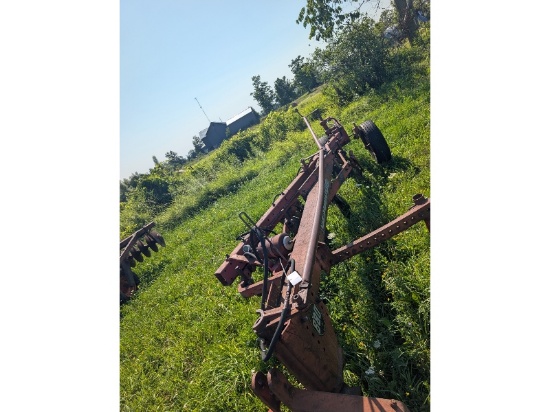 Massey Ferguson 880 5 Furrow Plow