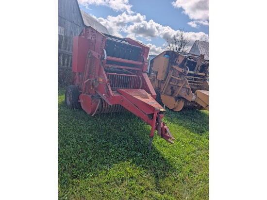 Massey Ferguson 1440 Round Baler