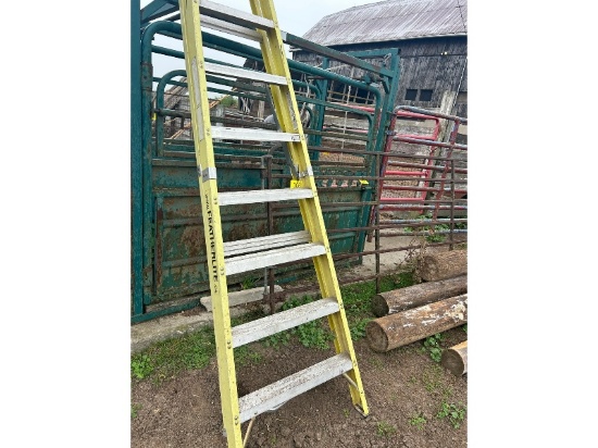 Featherlite Fiberglass Step Ladder