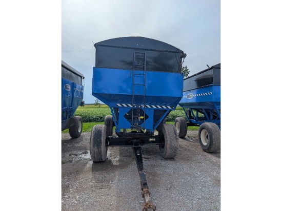 Bruns 600 Gravity Wagon With Tarp