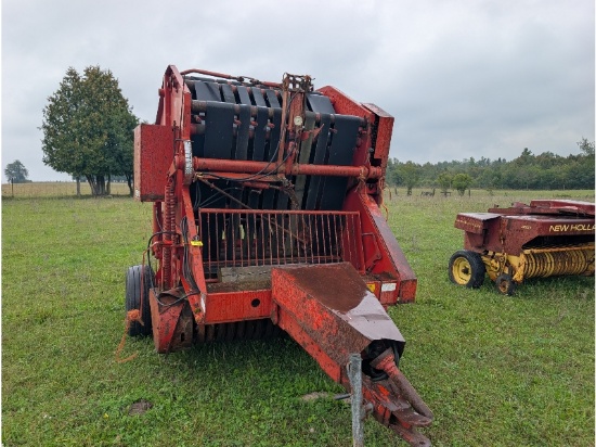 Massey Ferguson 1560 Round Baler