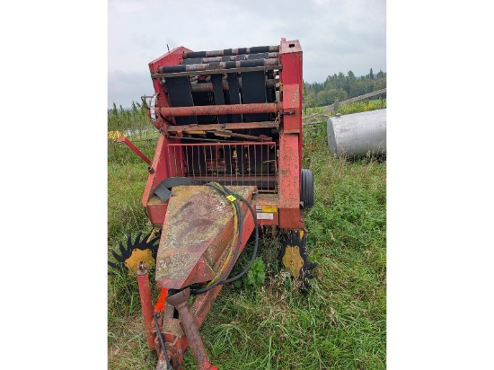 Massey Ferguson 1440 Round Baler
