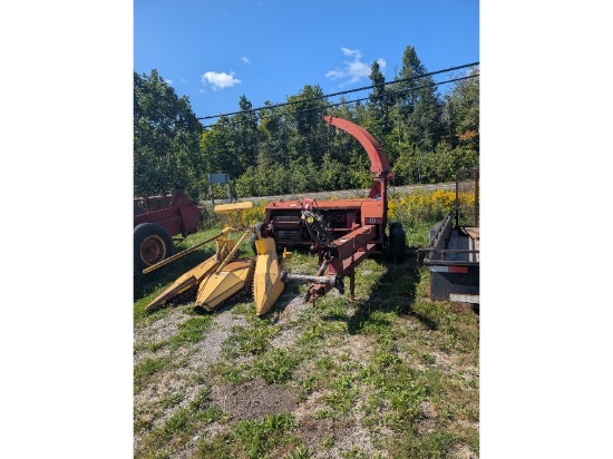 New Holland 900 Forage Harvester With 2 Row Corn Head & 6' Hay Head