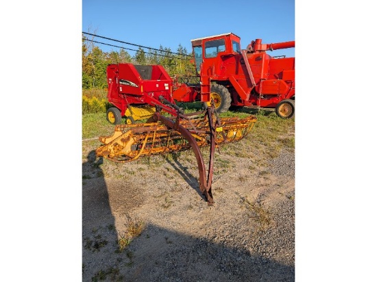 New Holland Side Delivery Rake