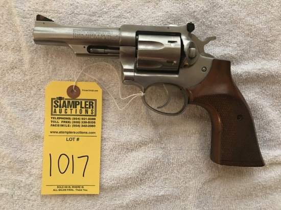 STURM & RUGER SECURITY SIX .357 MAGNUM 4'' BARREL - SERIAL No. 153-62586 - WOOD GRIP