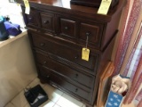 WOOD DRESSER WITH 7 DRAWERS