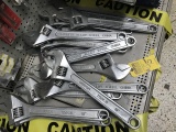 ADJUSTABLE WRENCHES - 18''