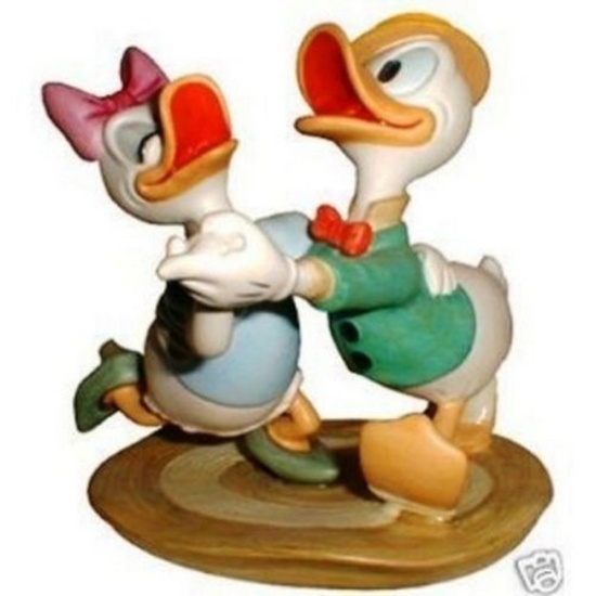 WALT DISNEY COLLECTIBLE - DONALD & DAISY STEPPIN' OUT