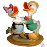 WALT DISNEY COLLECTIBLE - DONALD & DAISY STEPPIN' OUT