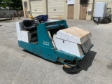 2001 TENNANT 255 II SWEEPER - FORD 4-CYLINDER GAS ENGINE - 2,060 HOURS - SERIAL No. 255-38123 (LOCAT