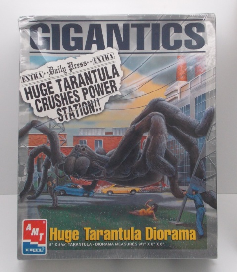 AMT Gigantics Huge Tarantula Diorama Model Kit