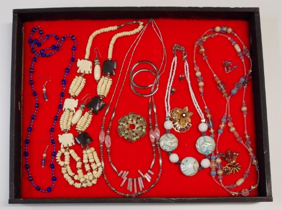 Necklace & Brooch Lot