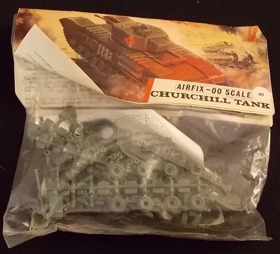 Airfix - OO Scale Churchill Tank World War II Bagged Model Kit