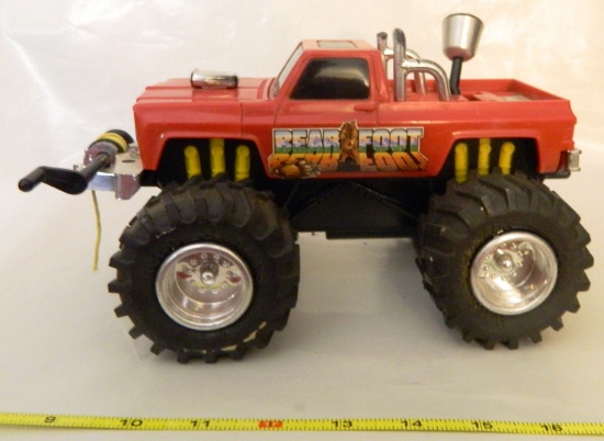 Road Champs Bigfoot Bearfoot Monster Truck Vehicle