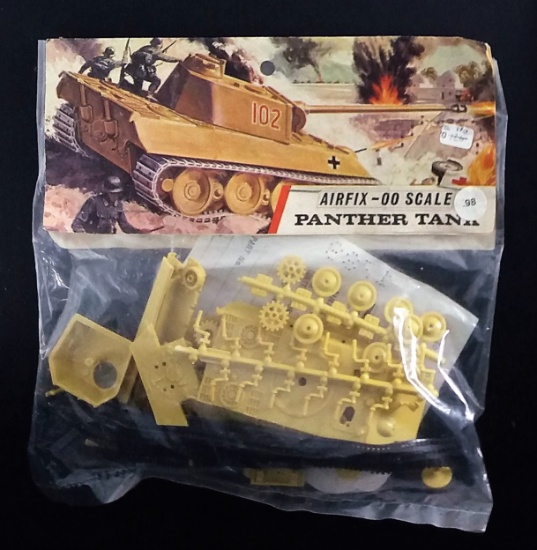 Airfix - OO Scale Panther Tank Bagged Model Kit