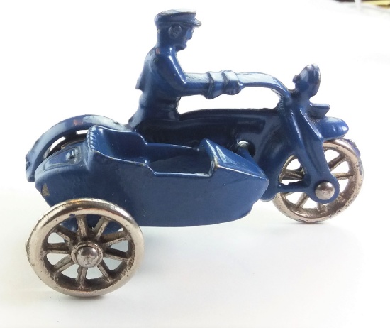 Hubley 1724 Cast Iron Motorcycle Cop Toy w/ Sidecar