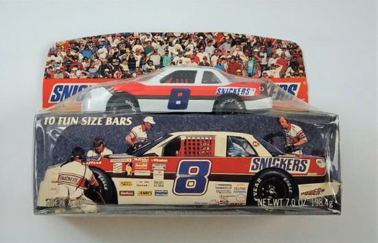 1991 Matchbox Snickers #8 Buick Regal 1:43 Exclusive Diecast Car w/ 10 Fun Size Bars