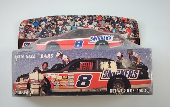 1992 Matchbox Snickers #8 Buick Regal 1:43 Exclusive Diecast Car w/ 10 Fun Size Bars