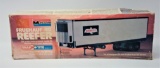 1/32 Scale Snap-Tite Fruehauf 40' Reefer Refrigerated Trailer Model Kit