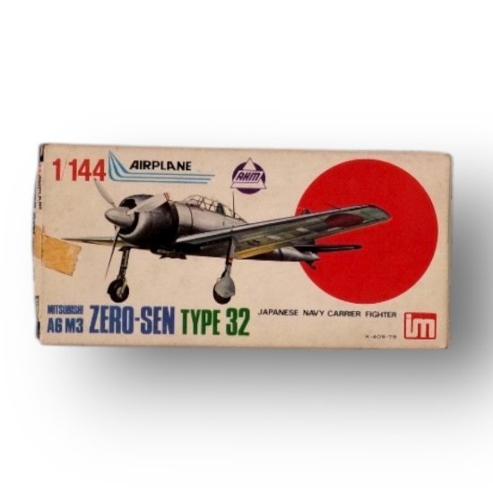1:144 AHM Mitsubishi A6M3 Zero-Sen Type 32 Model Kit w/ Box