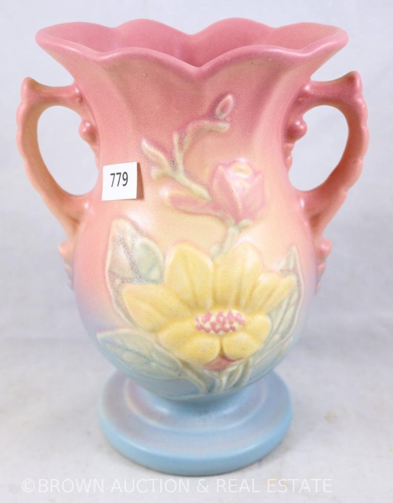 Lot Hull Magnolia 11 6 25 Vase Pink Blue Proxibid Auctions