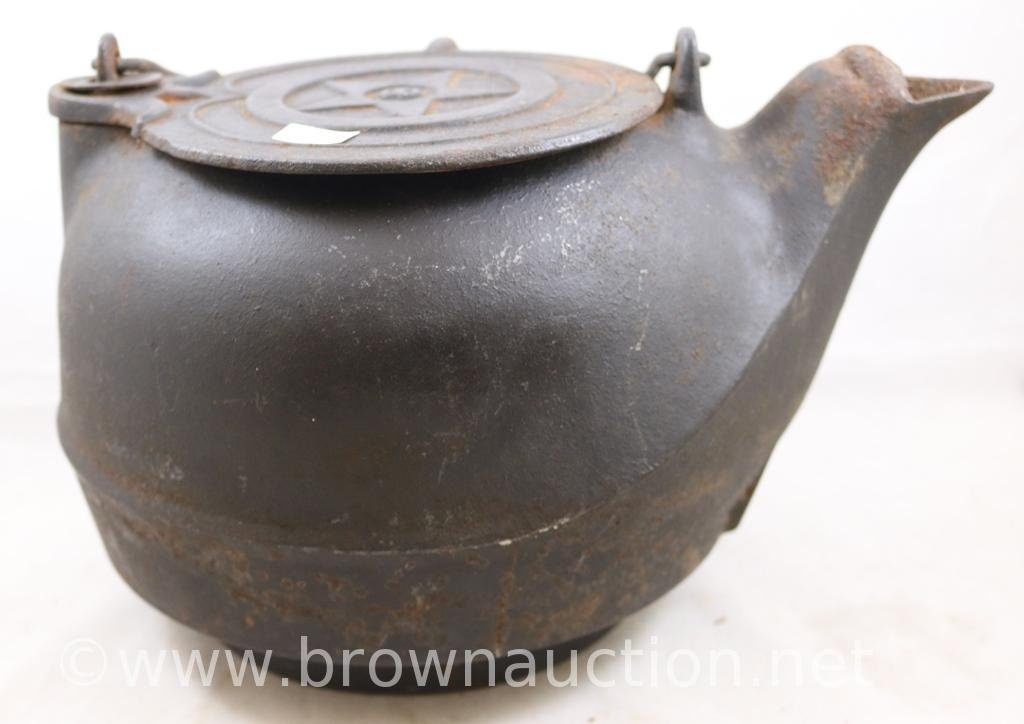 cast iron kettle with star on lid