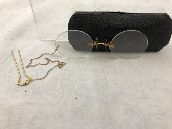 Antique spectacles with gold chain and clip, includes case