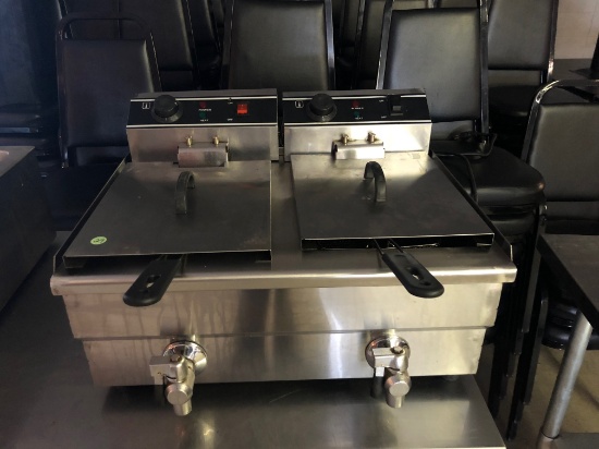 Dual Compartment Countertop Deep Fryer, double outlet