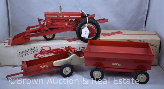 Carter Tru-Scale tractor, wagon and spreader (both with original boxes) and loader