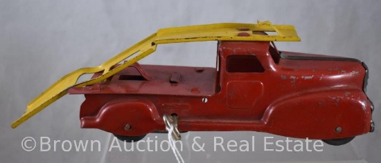Marx 1930's tin wind-up truck/car carrier, 8"l