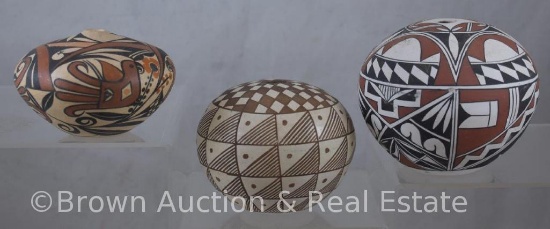 (3) Native American signed Acoma seed pots, 2.5" to 3.5"