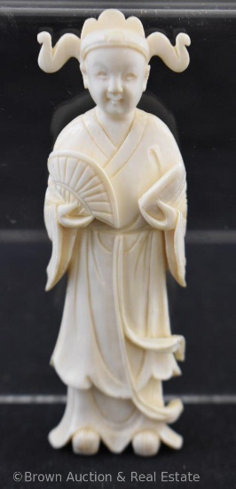 Oriental hand carved 4" figurine