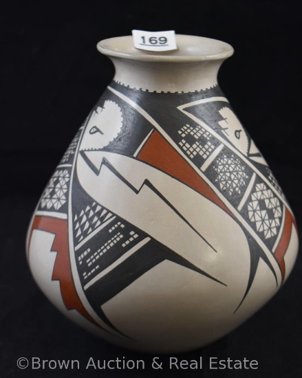 Signed Betty Quezada Native American polychrone pot on ring