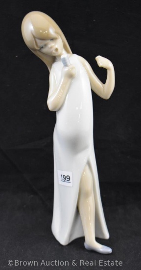 Lladro girl singer with microphone