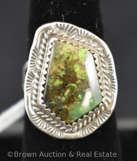 Ladies ring, mottled green stone