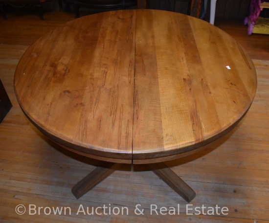 Round oak table, 44"