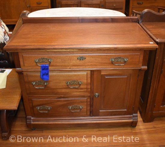 Commode with 3-drawers and 1-door storage