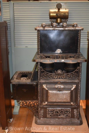 Early 1900's Cast Iron and steel Schneider and Trenkamp Co. Reliable cook stove, Cast Iron and