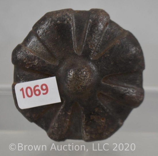 1915 Crown Briscoe threaded hubcap, cast brass