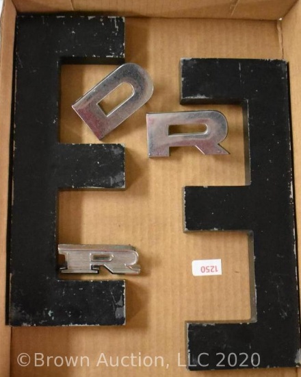 Pr. Metal "E" 0" letters and (3) small "R-R-D" letters