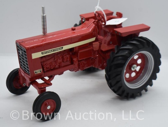 Farmall 756 die-cast tractor, 1:16 scale