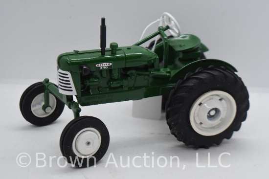 Oliver 440 die-cast tractor, 1:16 scale